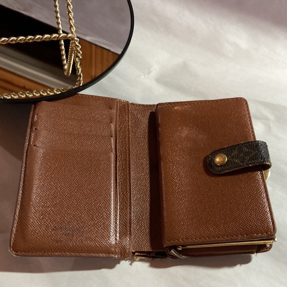 Louis Vuitton Kiss lock wallet - Picture 9 of 17